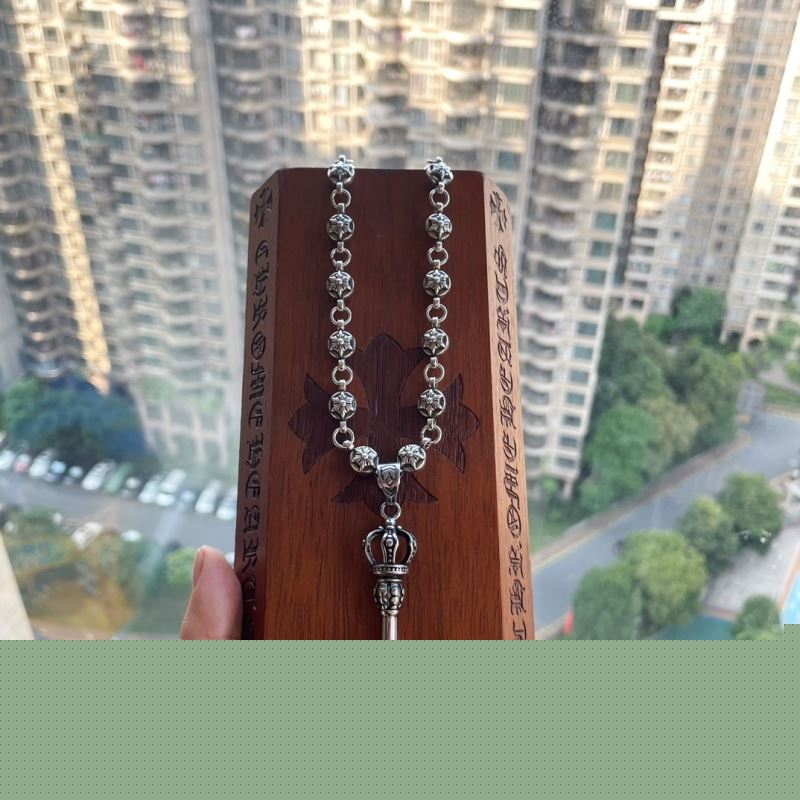 Ch**me He**ts necklaces